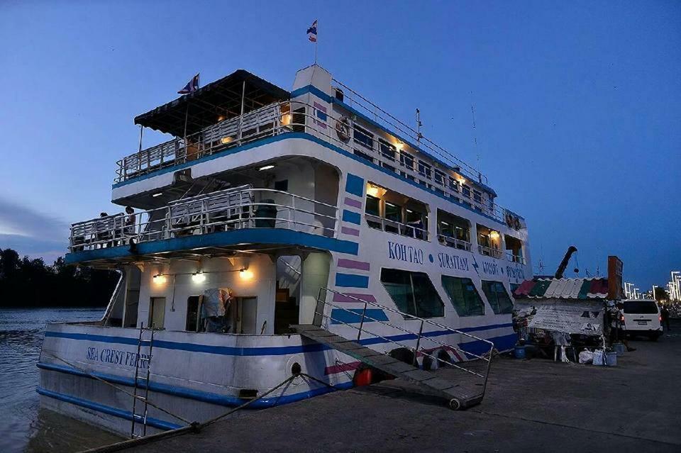 The Port Hostel Surat Thani Eksteriør bilde